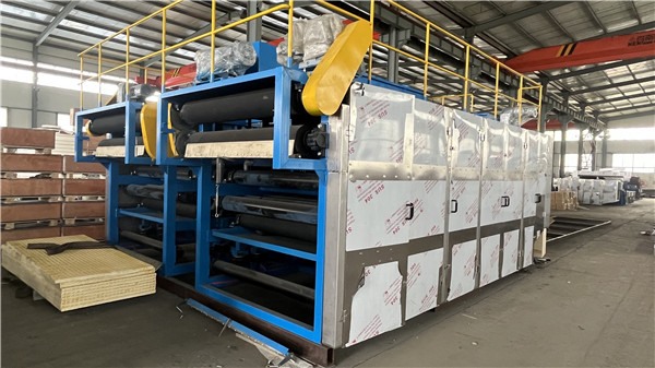 某污水廠定制的2臺高壓帶式污泥深度脫水機完工發(fā)貨