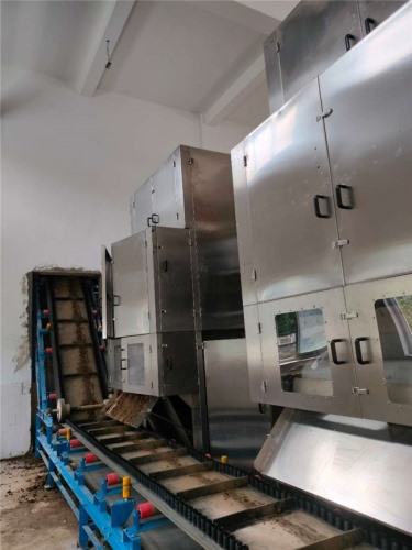 云南某污水處理廠訂購的2臺一體式污泥深度脫水機(jī)，已投入使用啦！